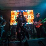 Löbëla lanza “Palos Cruzados” junto a integrantes de The Sun Makers
