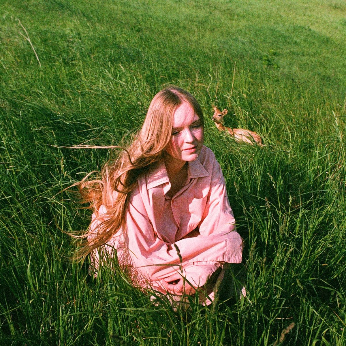 Babygirl presenta su álbum debut Stay Here Where It’s Warm